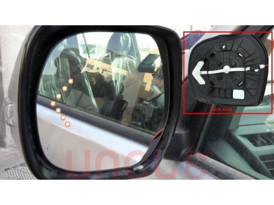 Toyota Land Cruiser 200 (08-), Prado 150 (10-) зеркальные элементы на боковые зеркала, со светодиодными поворотными стрелками на стекле, комплект 2 шт.